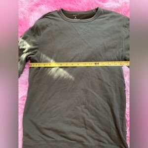 Thermal young men’s Olive Green long sleeve shirt. Good condition.